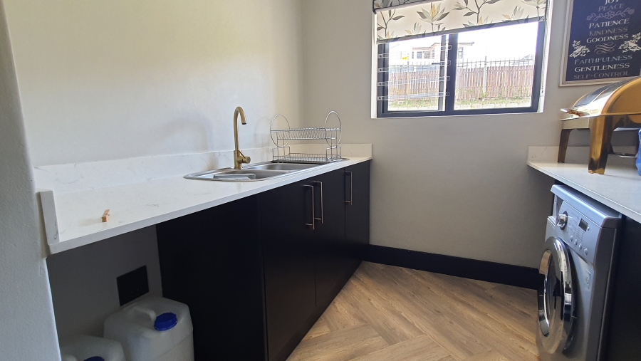 5 Bedroom Property for Sale in Theescombe Eastern Cape